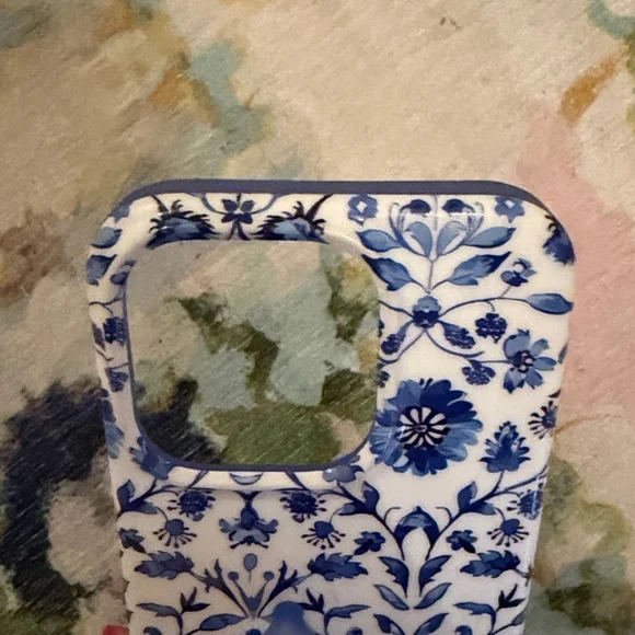 iPhone 15 Pro Blue Willow Loopy Case - Picture 5 of 8